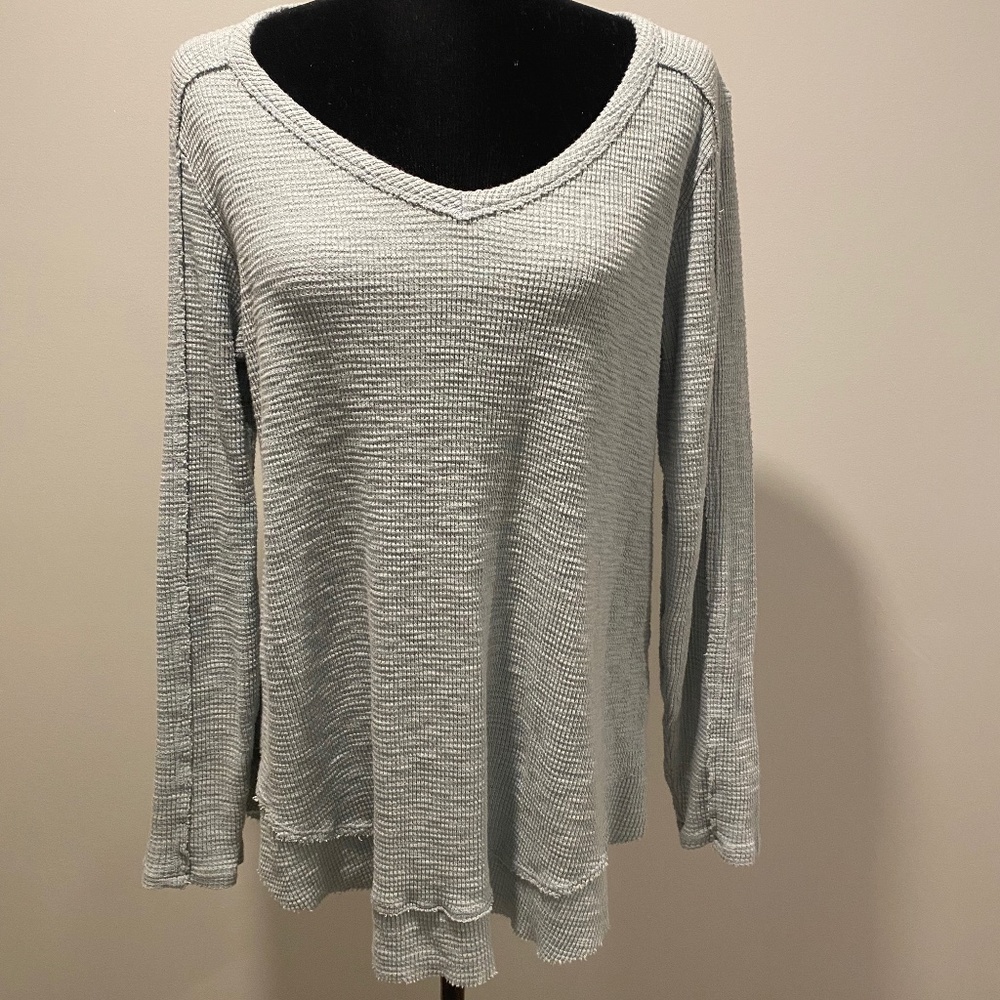 Mododoc light green long-sleeve t-shirt